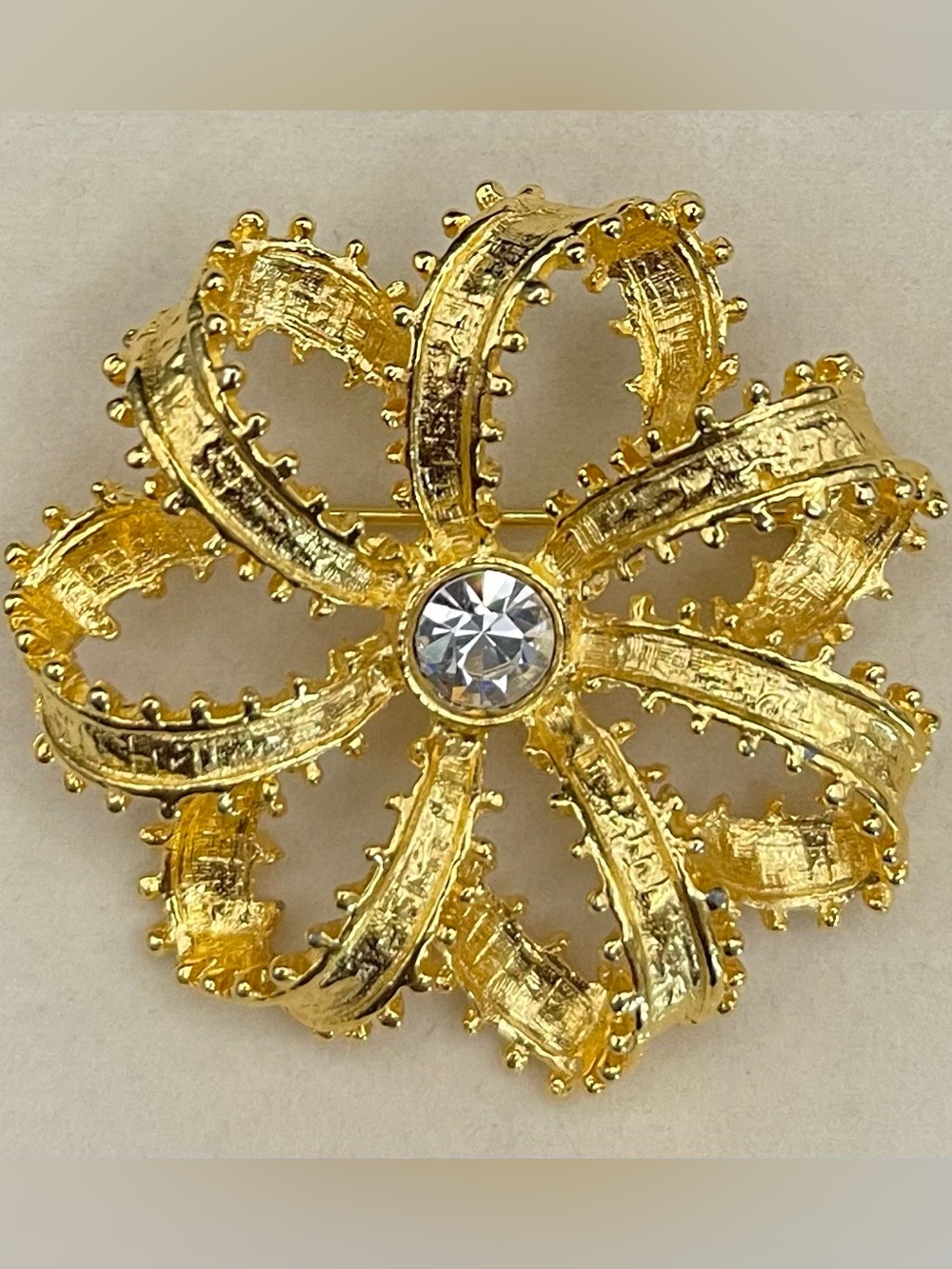 Vintage Graziano Signed Gold Tone
Rhinestone Flower Brooch Pin
